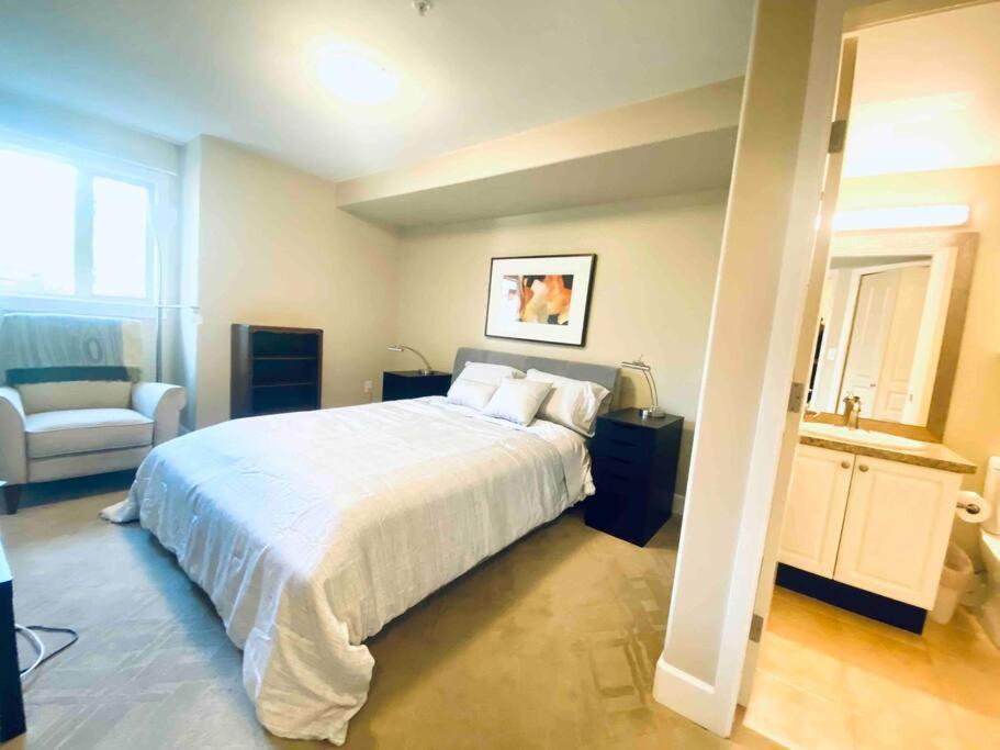 Amazing Location 2 Bedroom Minutes From Downtown Victoria Exteriör bild