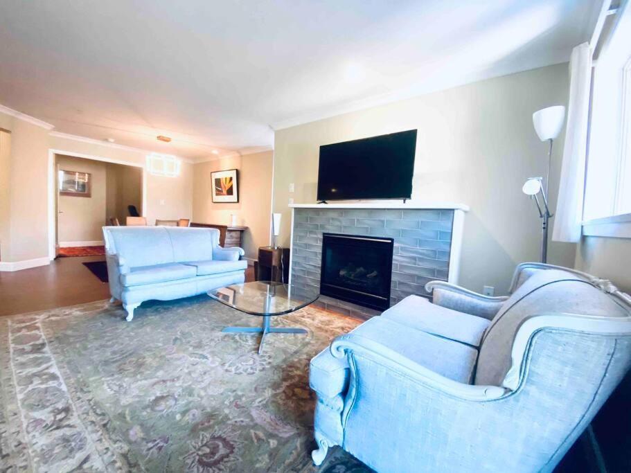 Amazing Location 2 Bedroom Minutes From Downtown Victoria Exteriör bild
