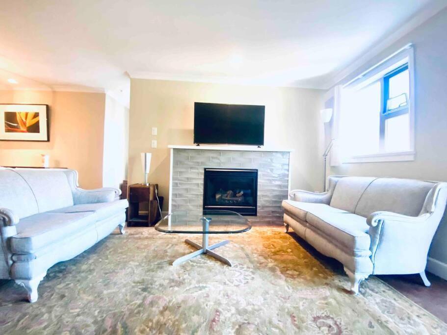 Amazing Location 2 Bedroom Minutes From Downtown Victoria Exteriör bild