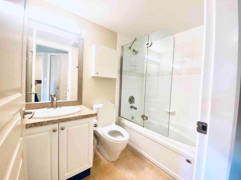 Amazing Location 2 Bedroom Minutes From Downtown Victoria Exteriör bild