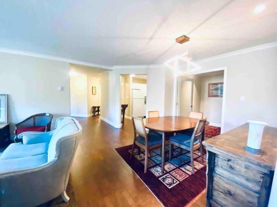 Amazing Location 2 Bedroom Minutes From Downtown Victoria Exteriör bild