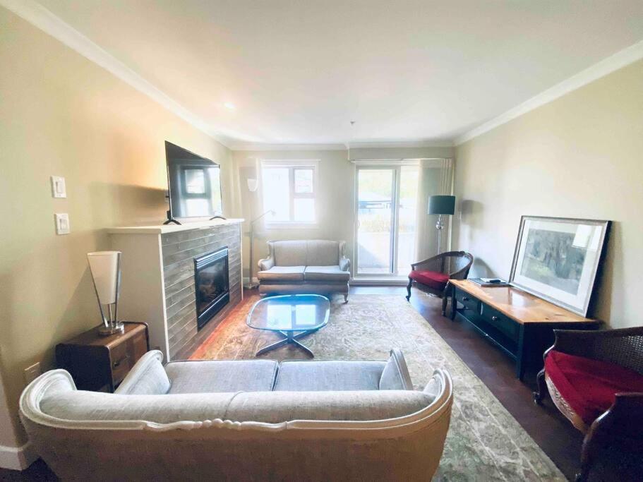Amazing Location 2 Bedroom Minutes From Downtown Victoria Exteriör bild